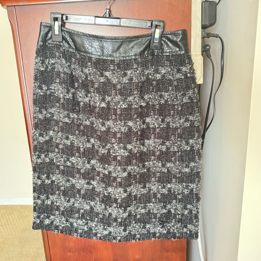 Elegant Tory Burch grey and Black Women's Skirt